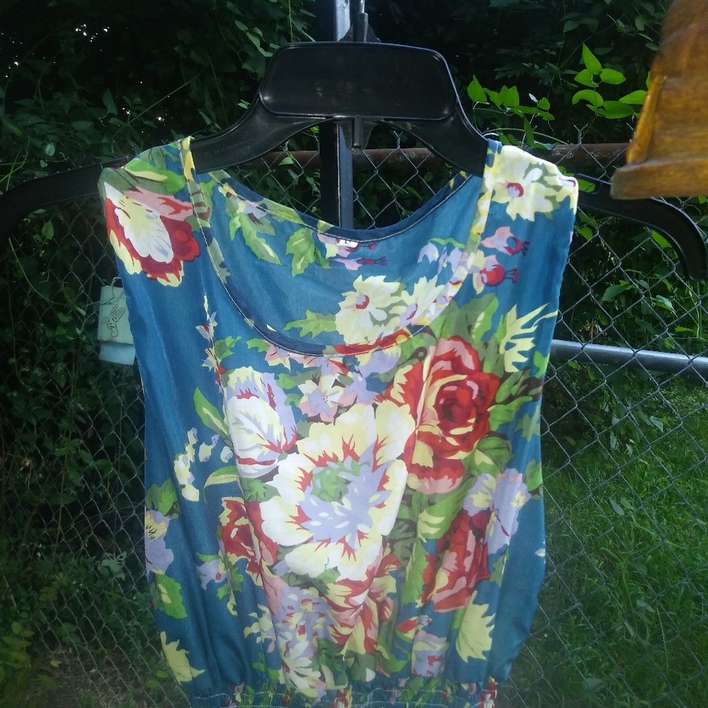 😍2/$10😍Floral Dress 🌹 - Picture 2 of 3